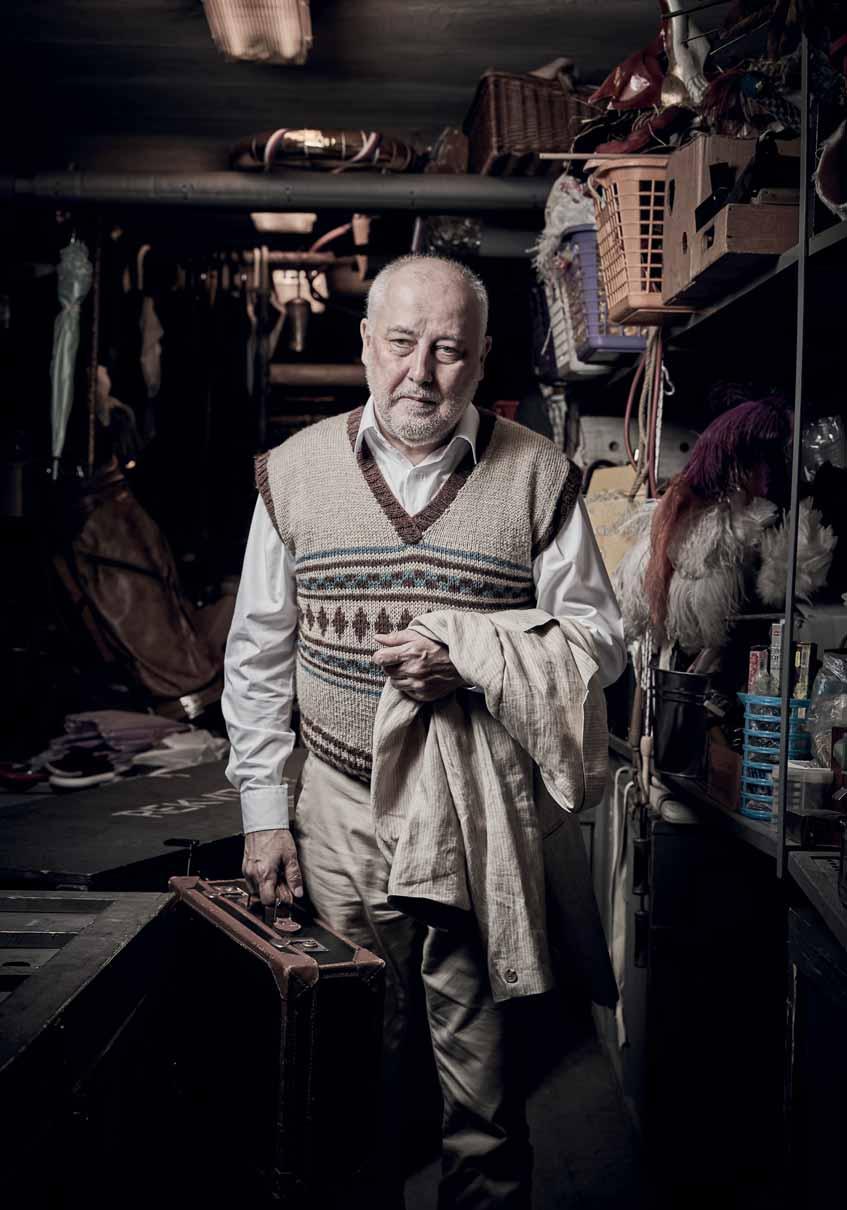 ODCHÁZENÍ Jan Fišar (Dr. Vilém Rieger) Neil Simon (1927 2018) HODNÝ PAN DOKTOR Laskavá komedie podle povídek A. P. Čechova PŘEKLAD HUDBA Premiéra 7.