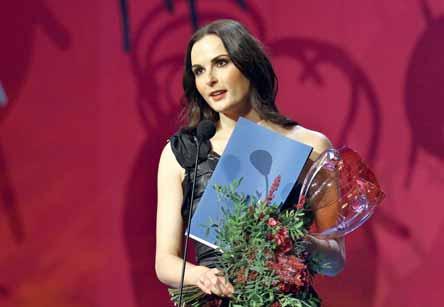 prosince 2018 v 18 hodin v Divadle Antonína Dvořáka MUZIKÁL, OPERETA A JINÉ HUDEBNĚ DRAMATICKÉ ŽÁNRY Martina Šnytová Cole Porter: DĚJ SE CO DĚJ (Anything Goes) Role: Reno Sweeney Libreto: Guy Bolton,