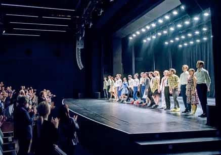 ročníku Mezinárodního festivalu tanečních divadel Open Stage oceněno aplausem vestoje.