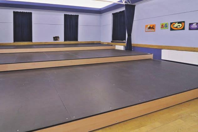 Ve velkém sále Koruny bychom v takovém případě mohli pořádat divadlo nebo koncert pro 24 osob a na klubové scéně pro 12 návštěvníků.