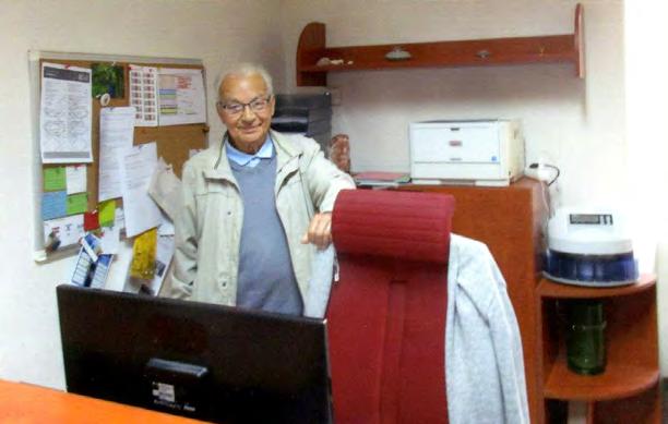Absovent NA ZÁMKU. STUDENTSKÁ KOLEJ NA STEJNÉM MÍSTĚ. DNES KANCELÁŘ 1951 2018 Menza a potravinové ístky S koejemi souvisí menza. I ta bya zřízena až 1.