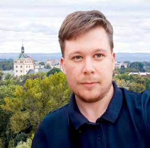 Jiří Vaněk na jednotivých nemocničních odděeních. Pra i distribuova roušky a postupně také pečova o pacienty. Pomáha všude, kde nebyo nutné mít ékařské vzděání, ae přitom to byo potřeba.