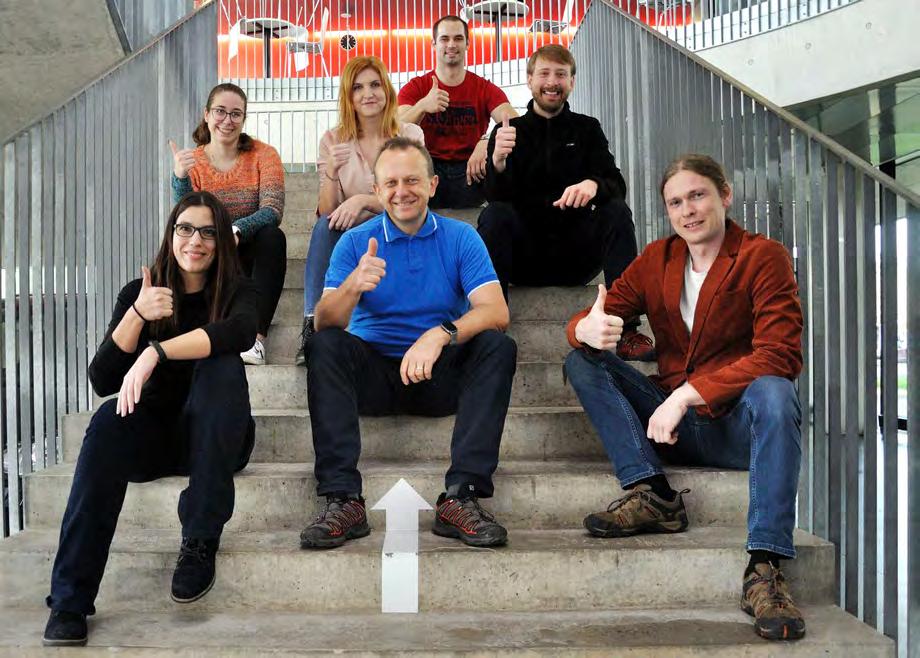 Věda Vědecký tým (seshora): Ondřej Peterka, Zuzana Vaňková, Michaea Chochooušková, Jakub Idkowiak, Denise Worab, Micha Hočapek, Robert Jirásko By květen 2010, když nastoupi na eteckou inku mezi