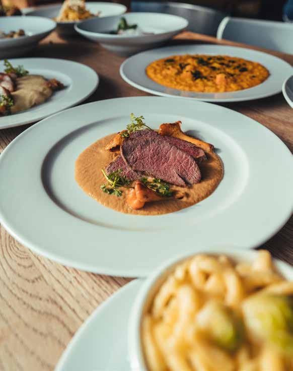 GOLF Hostivař Restaurace Grilovaný jelení hřbet s liškovou omáčkou, restované špecle s čerstvými kapustičkami na másle Zvěřina na golfu Málokdo z nás zařazuje zvěřinu do svého jídelníčku pravidelně,