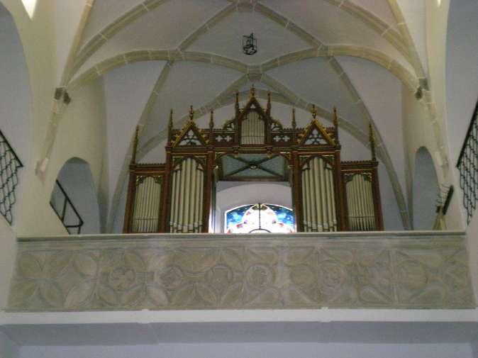 Markéty, kamenný parapet kruchty, po