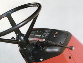 4 Přístrojová deska se systémem Zetortronic pro Uni kovanou řadu I. Design Zdeněk Zdařil. Spolupráce s rmou Hessel. 1987. Maketa 1 : 1. Zdroj: archiv Zdeňka Zdařila.