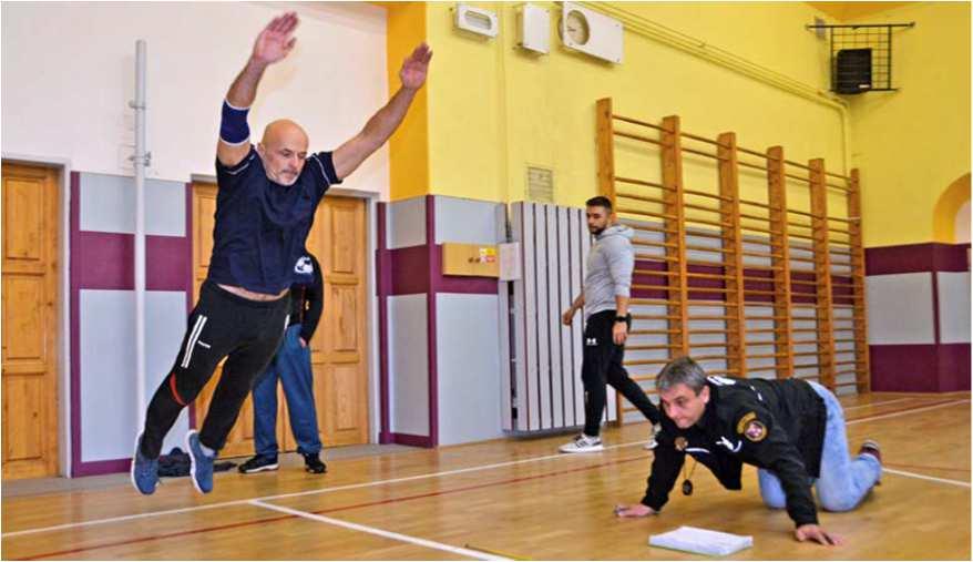 Hasičský potěr z celého Karvinska zaplnil dopoledne 23. listopadu sportovní halu.