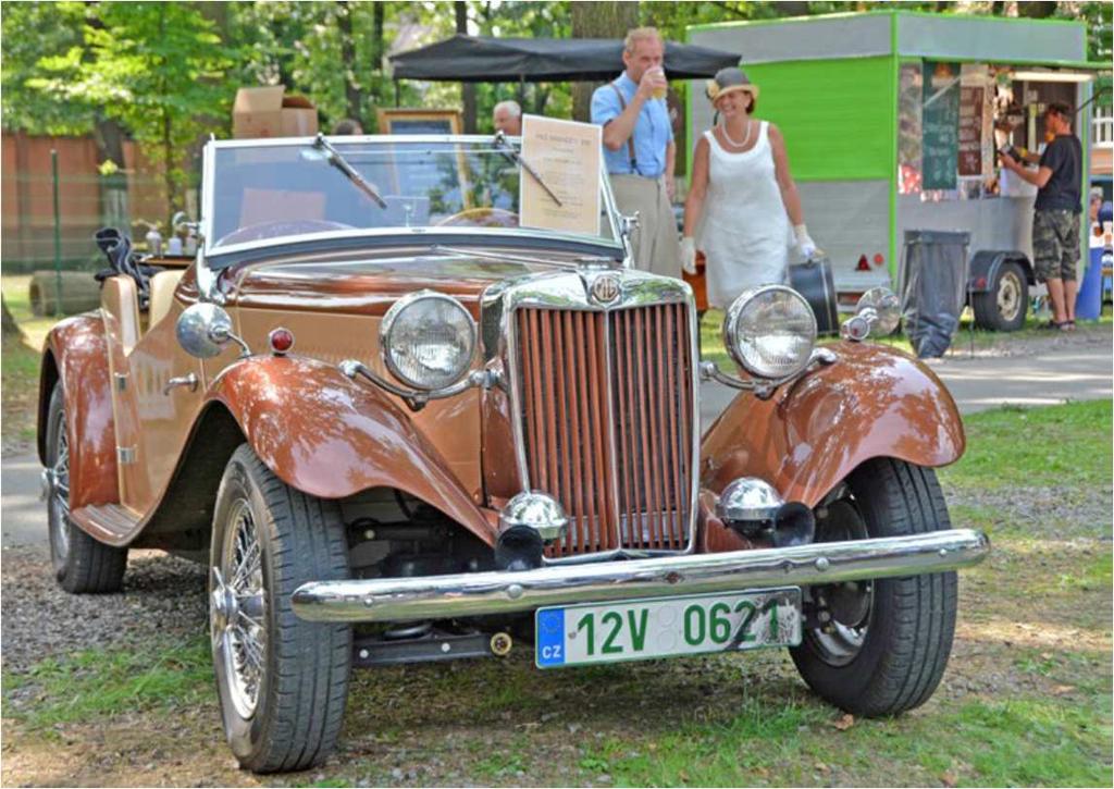 Kopytovští hasiči slavili 95. výročí své činnosti průvodem, mší se svěcením sošky, dřevořezby svého patrona sv. Floriána, a dalším pestrým programem.
