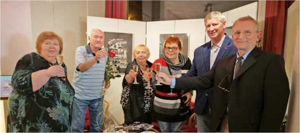 bylo zčásti vybudováno nové oplocení skřečoňského hřbitova, a to opět z červených cihel.