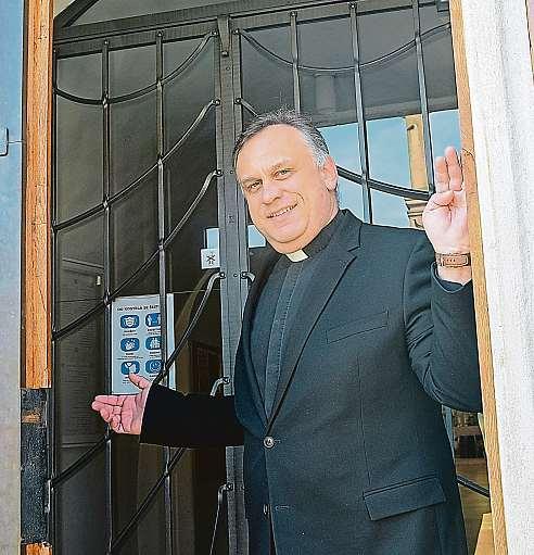 Do jejího čela se postavil farář Petr Šikula, před kterým teď stojí dva důležité úkoly: propojit věřící a nevěřící do jedné komunity a dotáhnout do konce projekt stavby kostela Ducha Svatého, který