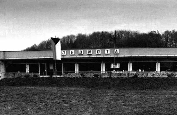 prosince 1920, prvním učitelem byl František Tarantík. V prvním roce existence ji navštěvovalo 75 žáků.