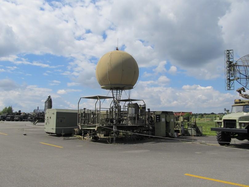 0,8 až 18 GHz Převozný 2D systém na 13