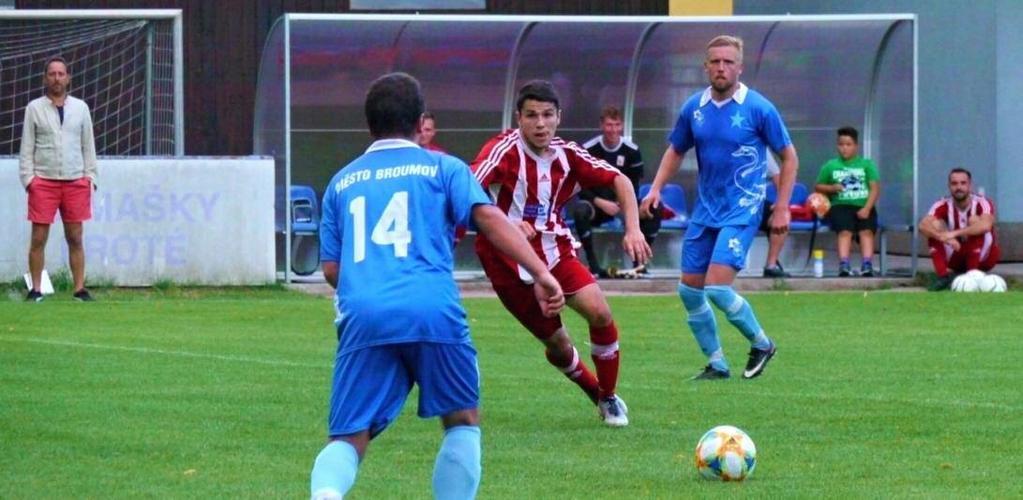 JAROSLAV BITNAR, PŘEDSEDA SLOVANU BROUMOV: Teď budu rád, když se týmy zase dají do pohybu Starosta města zároveň předsedou klubu. Rozhodně žádná tradiční věc.