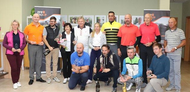 mohli díky rozvozu dobrot golfovým vozíkem průběžně občerstvovat.