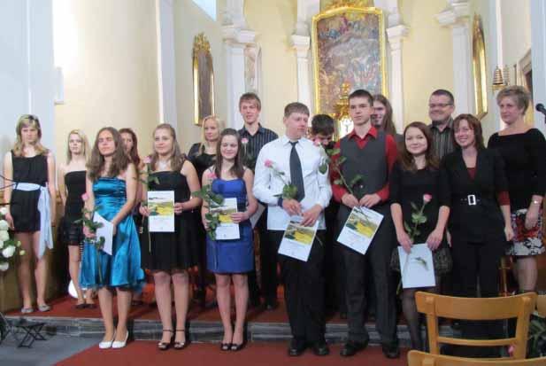 CO SE DĚJE VE ŠKOLÁCH 14 Absolventský koncert ZUŠ O výstavě Blížil se konec loňského školního roku a několik dní před odjezdem studentů Gymnázia v Rájci-Jestřebí na geologický kurz do Malé Skály v