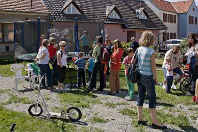 Turnaj, kterého se zúčastnilo 17 žen a 9 mužů, zorganizoval výbor místní organizace Svazu tělesně postižených v