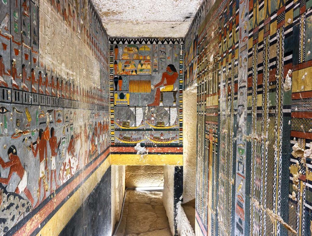 Panorama Forum 46 28 Chuyho zdobená komora po prvním zásahu restaurátorů (foto Sandro Vannini) dušním komplexem a pyramidou královny, výsledky svého bádání však mohli zveřejnit teprve letos, společně