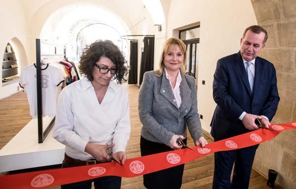 Miloslava Petruska za prezentaci Univerzity Karlovy a