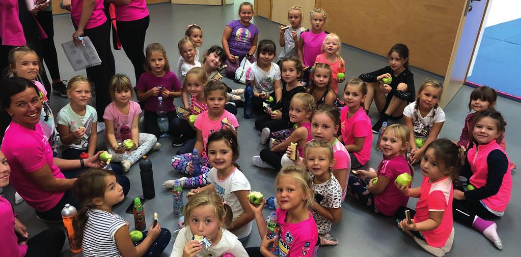 VICTORIA TALENT ACADEMY Vážení spoluobčané a příznivci naší taneční školy, přichází konec roku, který pro většinu z nás nebyl tím úplně nejlepším a ani naše taneční škola není výjimkou.