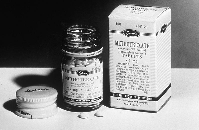 Historie MTX 1951: aminopterin poprvé u RA 1962: O'Brien, pozitivní účinek MTX u RA a PsA 1985: Williams, první kontrolovaná klinická studie u RA