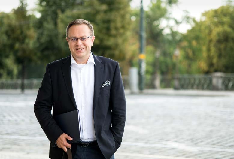 Umělá inteligence na (dalším) rozcestí Forum Romanum Forum 47 34 2 Při spojení pojmů žurnalistika a umělá inteligence vytanou na mysli znalcům či příznivcům díla Karla Čapka jeho dva počiny drama R.U.R. a soubor fejetonů Jak se co dělá, respektive oddíl Jak se dělají noviny.