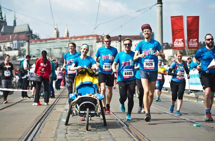 (RWTTC) Petra Olivy. Před deseti lety byl právě on jediným českým zástupcem, který se za tým doprovázející děti na vozíku postavil na start Pražského půlmaratonu.