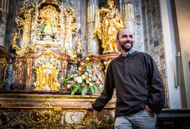 Mgr. Pavel Pola je kněz, bosý karmelitán a už dva roky převor kostela Panny Marie Vítězné na Malé Straně v Praze. Od roku 2008 se věnuje studiu sv.