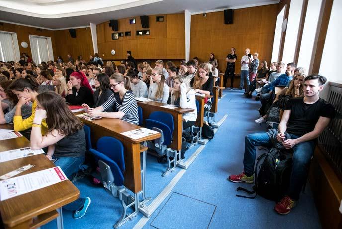 nástrahami univerzitního informačního systému SIS a dozvěděli se i něco o financích i možnostech studia v