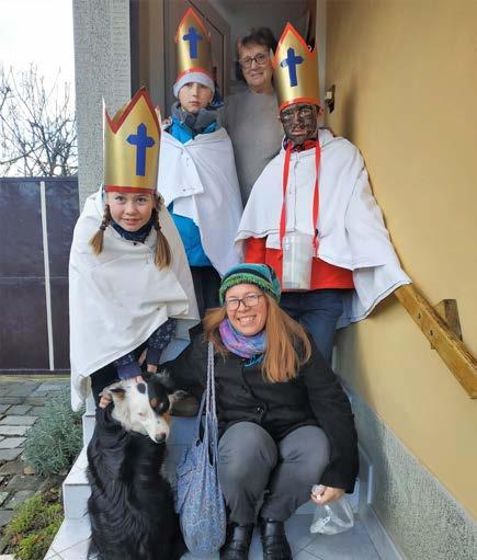 V naší místní části chodí koledovat 5 skupin, jejímiž vedoucími byli Pavlína Veselá, Hana Jiříková, Markéta Sítařová, Markéta Staňková, Pavel