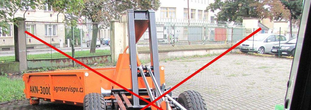 manipulátor zasuňte zcela do zadní polohy.