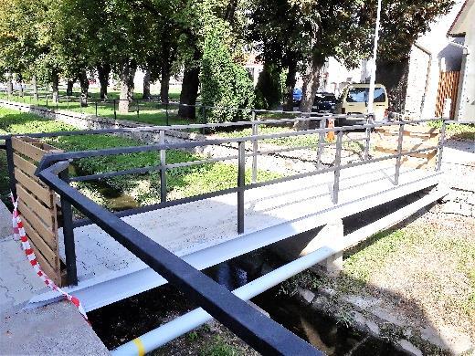 Opravená lávka u čp. 46 V druhém zářijovém týdnu opravili obecní zaměstnanci lávku přes potok u Formánků.