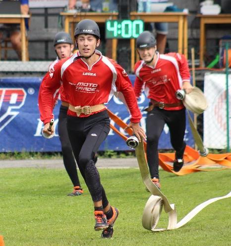 skončily ve 14 hodin, po přestávce, při které se nezapomnělo na občerstvení rozhodčích a zkrácení tratě pro ženy, následovaly útoky týmů žen. Naše děvčata dosáhla času 19:36 s, což jim zajistilo 12.