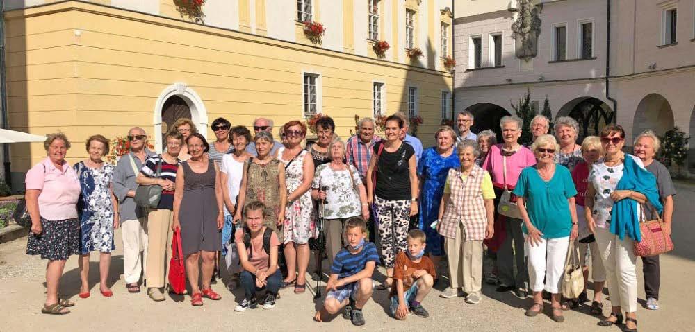 podle čl. 4 odst. 8 Ústavy voleno členy ze všech částí sboru (tj. z mateřské části, ze stanic sboru i ze samostatných stanic).