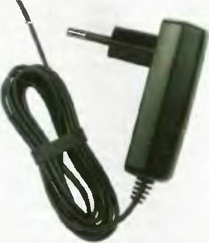 NTSC. Na zadní straně přístroje jsou kromě již uvedených konektoru VGA a USB ještě výstup stereoaudio,