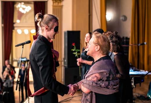 DEN NARUBY 2018 Den naruby je nová školní tradice, která spočívá ve výměně rolí žák učitel a jeden den v roce se před tabule místo profesorů postaví sami studenti, kteří přednášejí o rozličných