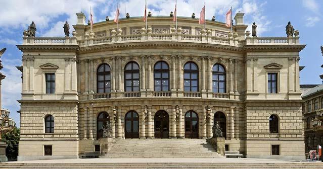 JAK STUDENTI TŘÍDY K4 NAPSALI KNIHU... KLUB PŘÁTEL VÁŽNÉ HUDBY Alice Krýžová a to, že ti sovětští vojáci, kteří byli na Zličíně, že jsou spíš asijského typu.