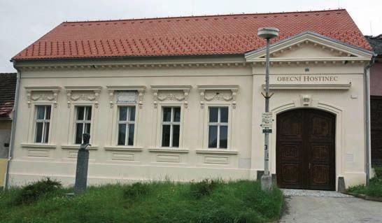 měly. To tedy zase ano. Chtěly jsme si vyrobit mozaikové květníky, tisk na tašky. Zkusit si drátování na hrnce, ale i drátování jemných šperků. Hlavním cílem byla příprava Mikulášské prodejní výstavy.