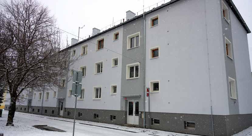 investice OD STŘECHY AŽ PO SKLEPNÍ OKNA Chomutovská bytová pokračuje v rekonstrukcích domů, které má ve svém majetku.