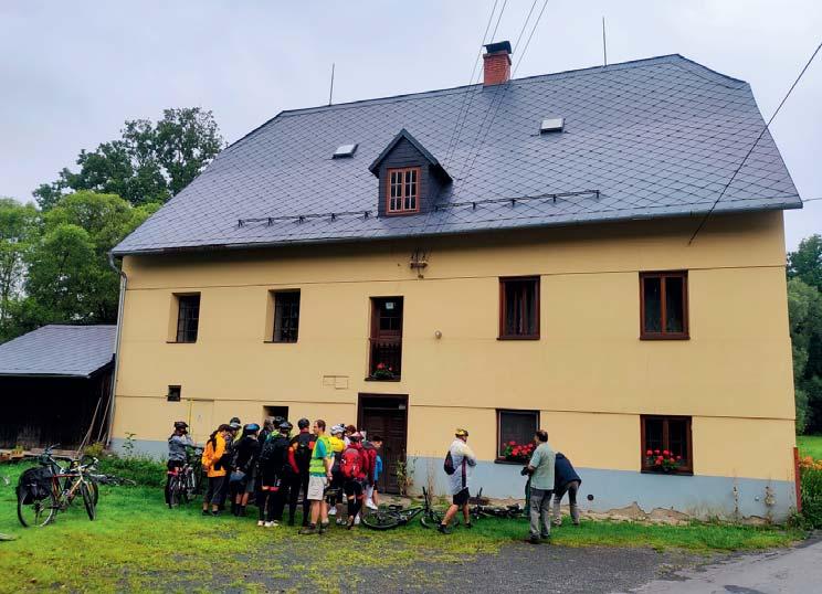 8 pokračování ze str. 7 krajiny, jehož náplní je sázení původních druhů stromů, především právě vrby nebo topolů, dubů či hrušní.