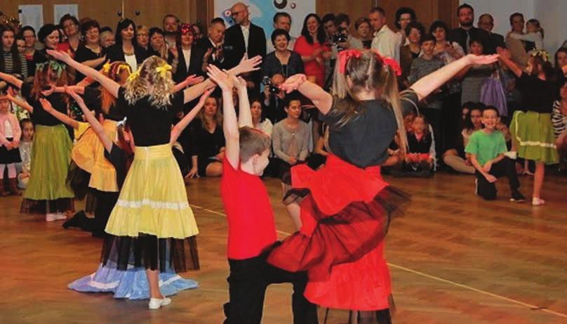 maskach karnawałowych. W trzeciej części baliku był czas na gry i zabawy. Wszyscy dzieci i dorośli bawili się wspaniale.