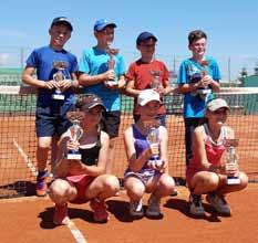 _ sportovní kluby a oddíly TJ Spartak Polička, z.s. TJ svoji činnost vyvíjí prostřednictvím pěti oddílů. Jsou jimi lyžování, stolní tenis, tenis, volejbal a rekreační sporty.