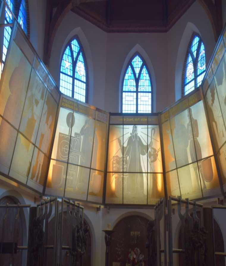 chitektonickou úpravu interiéru kaple a místa hrobu navrhl architekt Ladislav Machoň spolu s řadou českých umělců. Hlavní středobod mauzolea představuje samotné místo hrobu J. A.