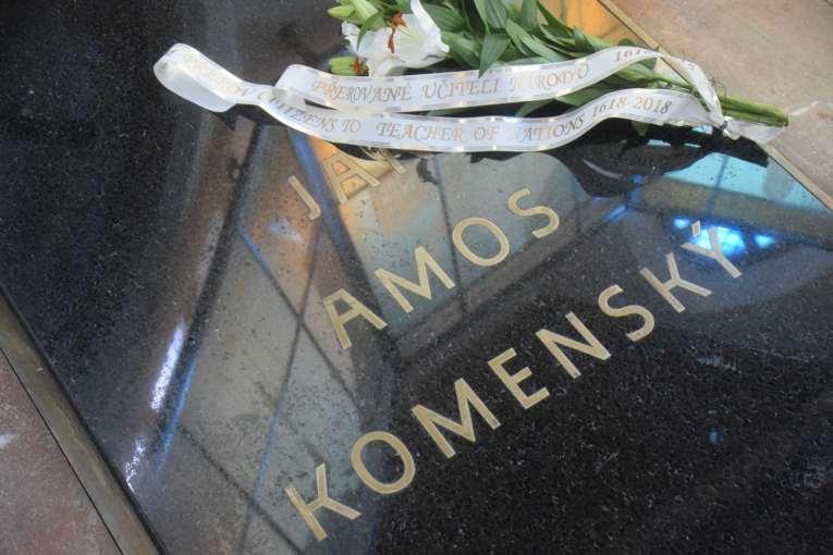to Naarden a položit květiny na hrob jednoho z největších Čechů. Muzeum Komenského v Přerově je nositelem odkazu.