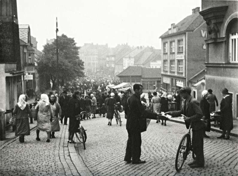 Spolky a samospráva tak pořádaly různé národopisné slavnosti jako např. Hanácký rok, který se v Přerově poprvé konal 5. července 1923.