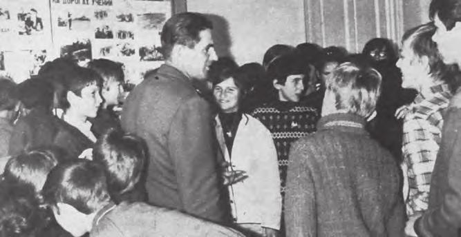 Ten boj si musíte vybojovat sami 429 Návštěva sovětských vojáků na základní škole v Žulové na Jesenicku na podzim 1969 (foto Svět socialismu, roč. 3, č. 51, 16. 12.
