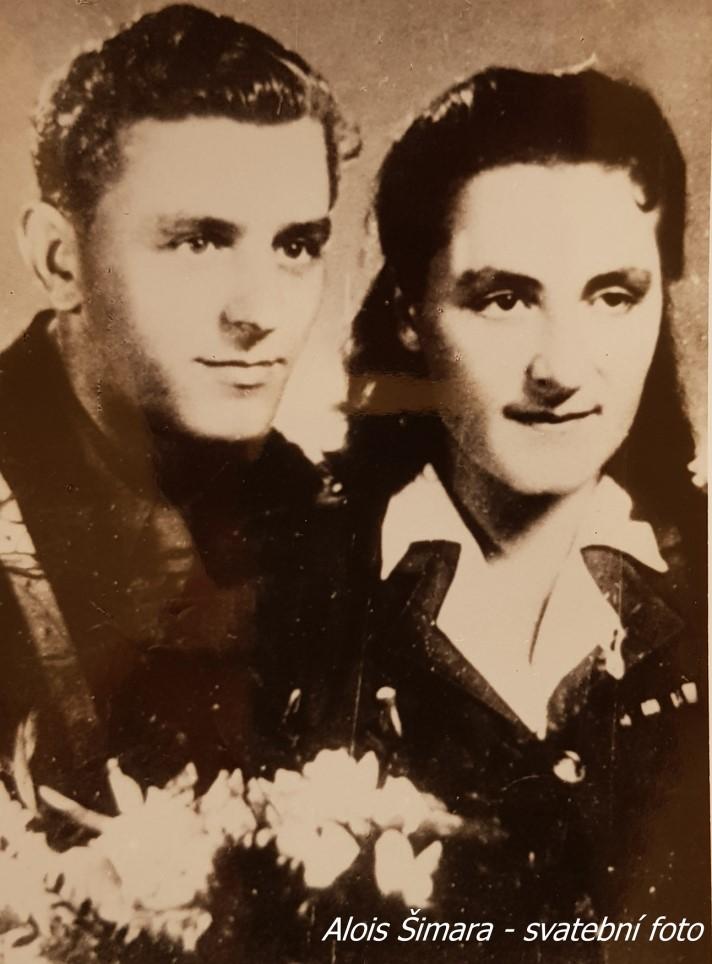 Měl tři sourozence Annu, Zdeňku a bratra Miloslava. Za války byl totálně nasazen na práci nejprve v Německu a později na práce na železniční trati v obsazené části Sovětského svazu.