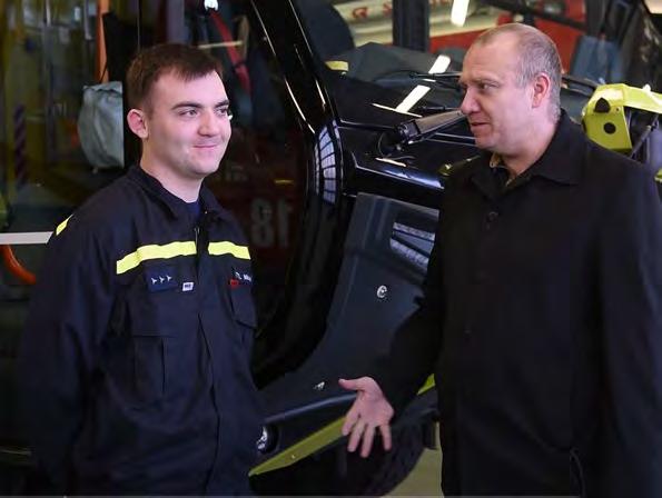 JSME ODPOVĚDNÁ SPOLEČNOST Koncepce firemní odpovědnosti Na základě identifikace zainteresovaných stran jsme definovali pět významných témat, která jsou klíčová jak pro nás, tak pro udržitelný rozvoj