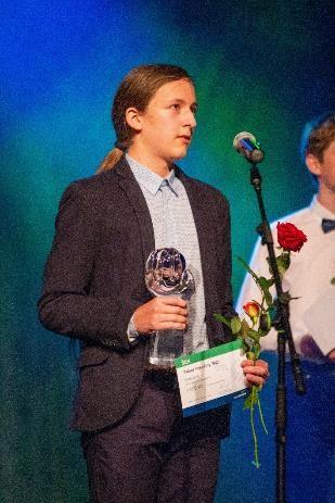 Přírodovědný obor - základní školy: Matěj Šedý Od vstupu na víceleté gymnázium Matěj překvapuje své okolí svým neustálým rozšiřováním si obzorů, a to různými směry, s jistou lačností po získání co