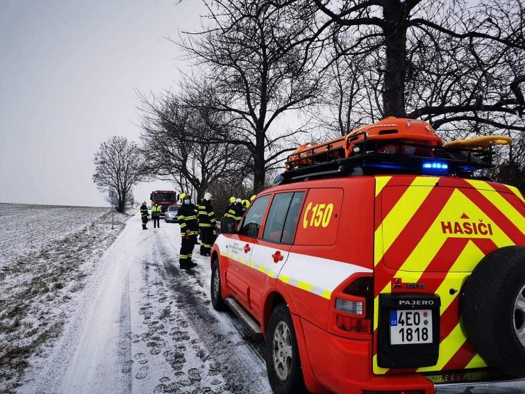 Během cesty k místu události nás operační středisko informuje, že se jedná o neohlášené pálení a jednotka se následně vrací zpět na základnu. 27. 2. 2021 - Požár chatky v obci Mladočov.