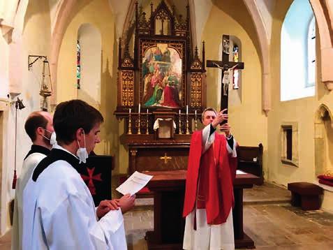 Na rozdíl od těch loňských jsme však již nepřišli o možnost největší svátky církevního roku, i když s určitými omezeními, oslavit i při mších